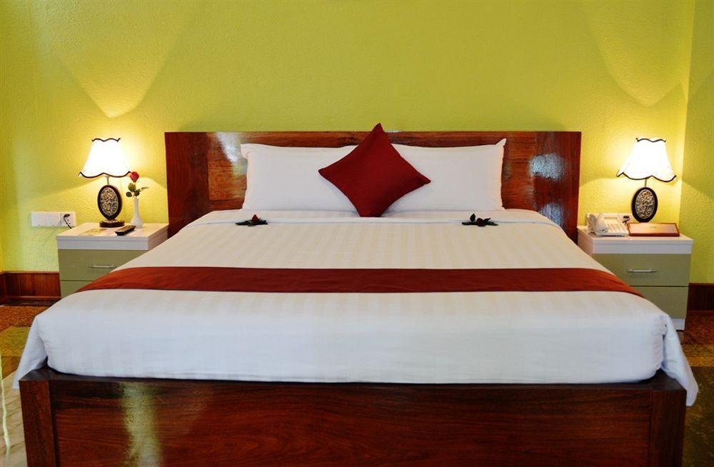 High Sky Hotel Phnom-Penh Buitenkant foto