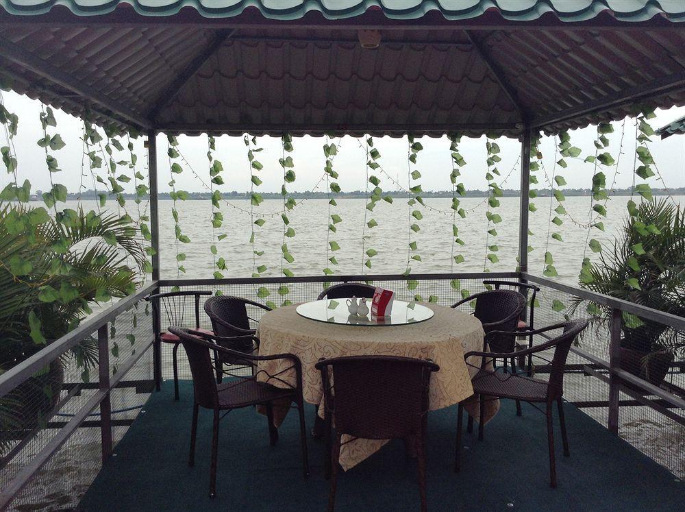 High Sky Hotel Phnom-Penh Buitenkant foto