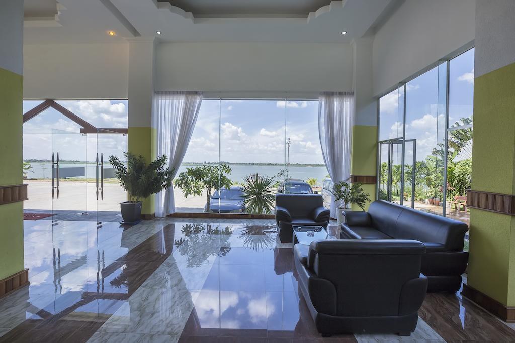High Sky Hotel Phnom-Penh Buitenkant foto