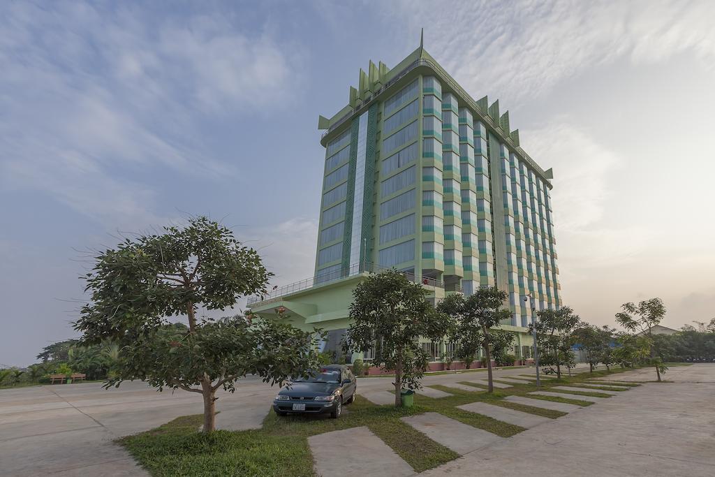 High Sky Hotel Phnom-Penh Buitenkant foto