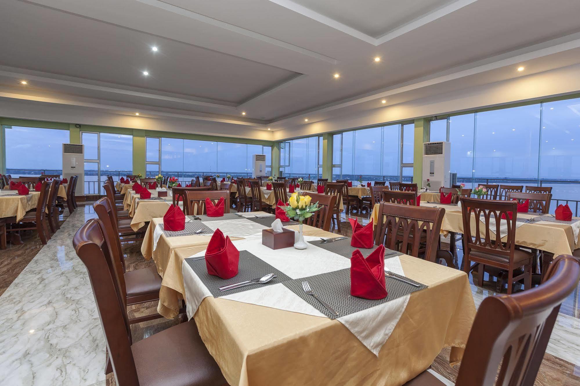 High Sky Hotel Phnom-Penh Buitenkant foto