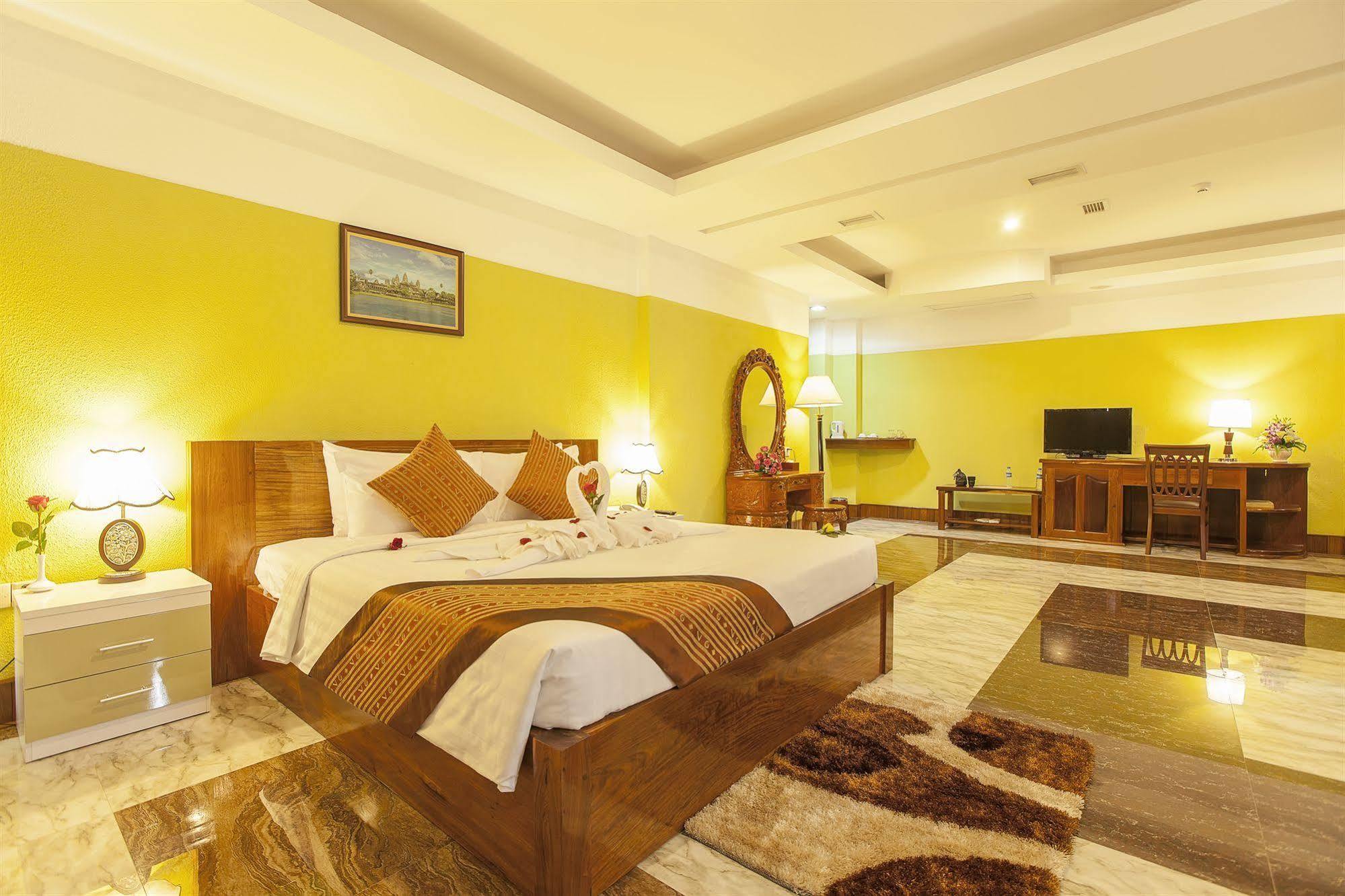 High Sky Hotel Phnom-Penh Buitenkant foto