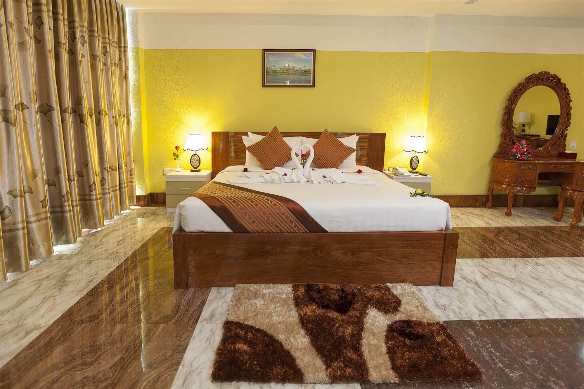 High Sky Hotel Phnom-Penh Buitenkant foto