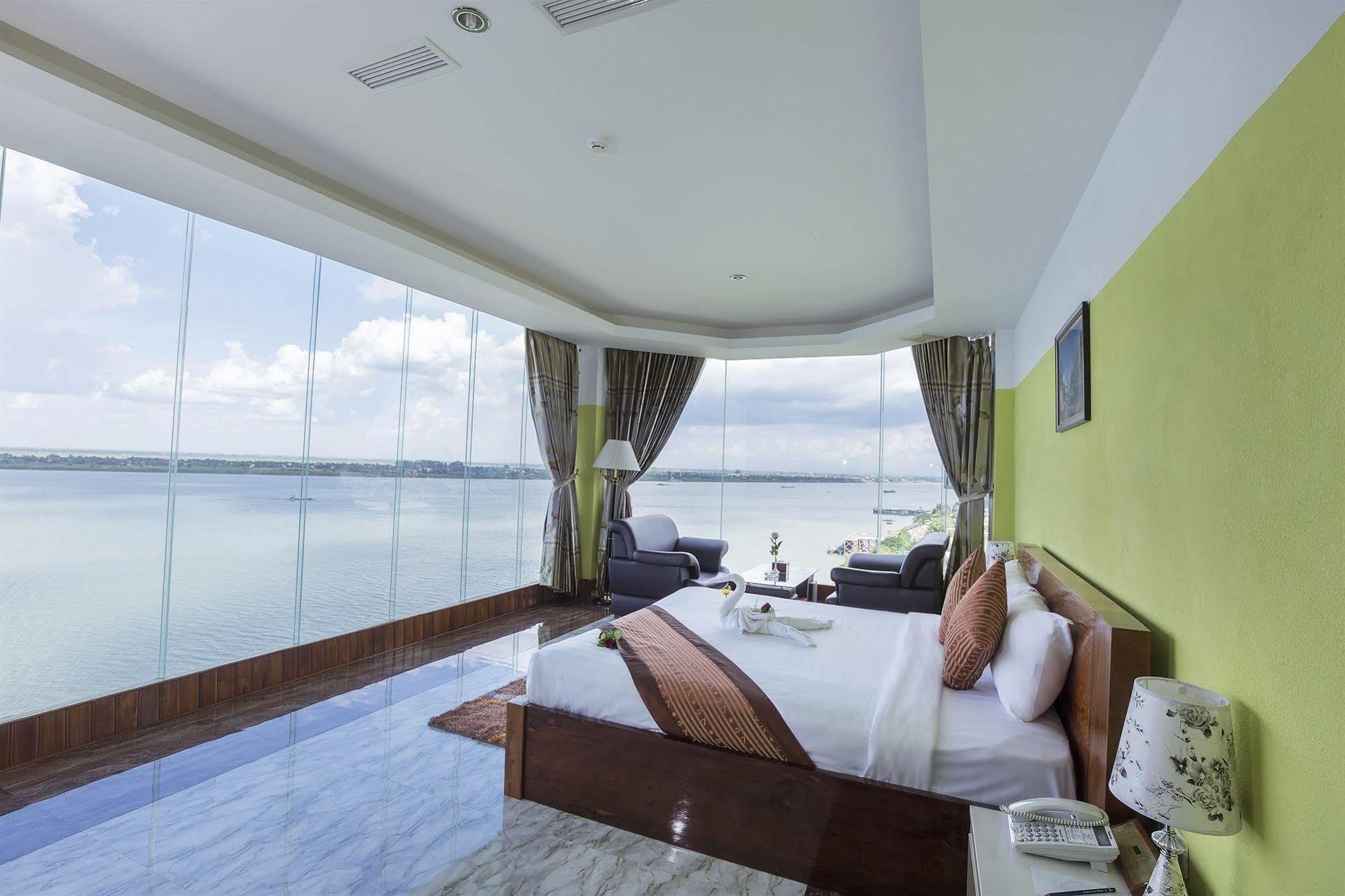 High Sky Hotel Phnom-Penh Buitenkant foto