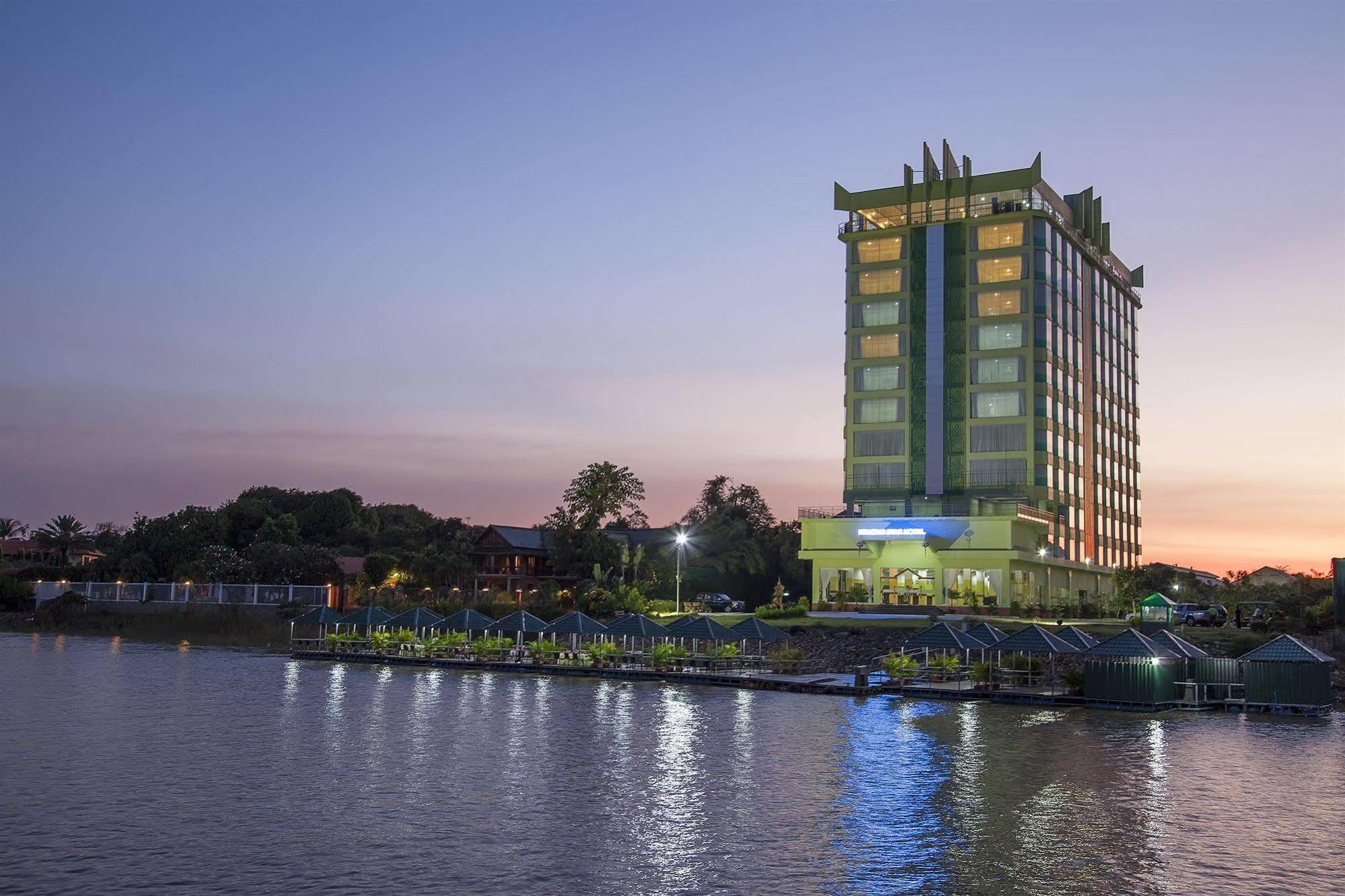 High Sky Hotel Phnom-Penh Buitenkant foto