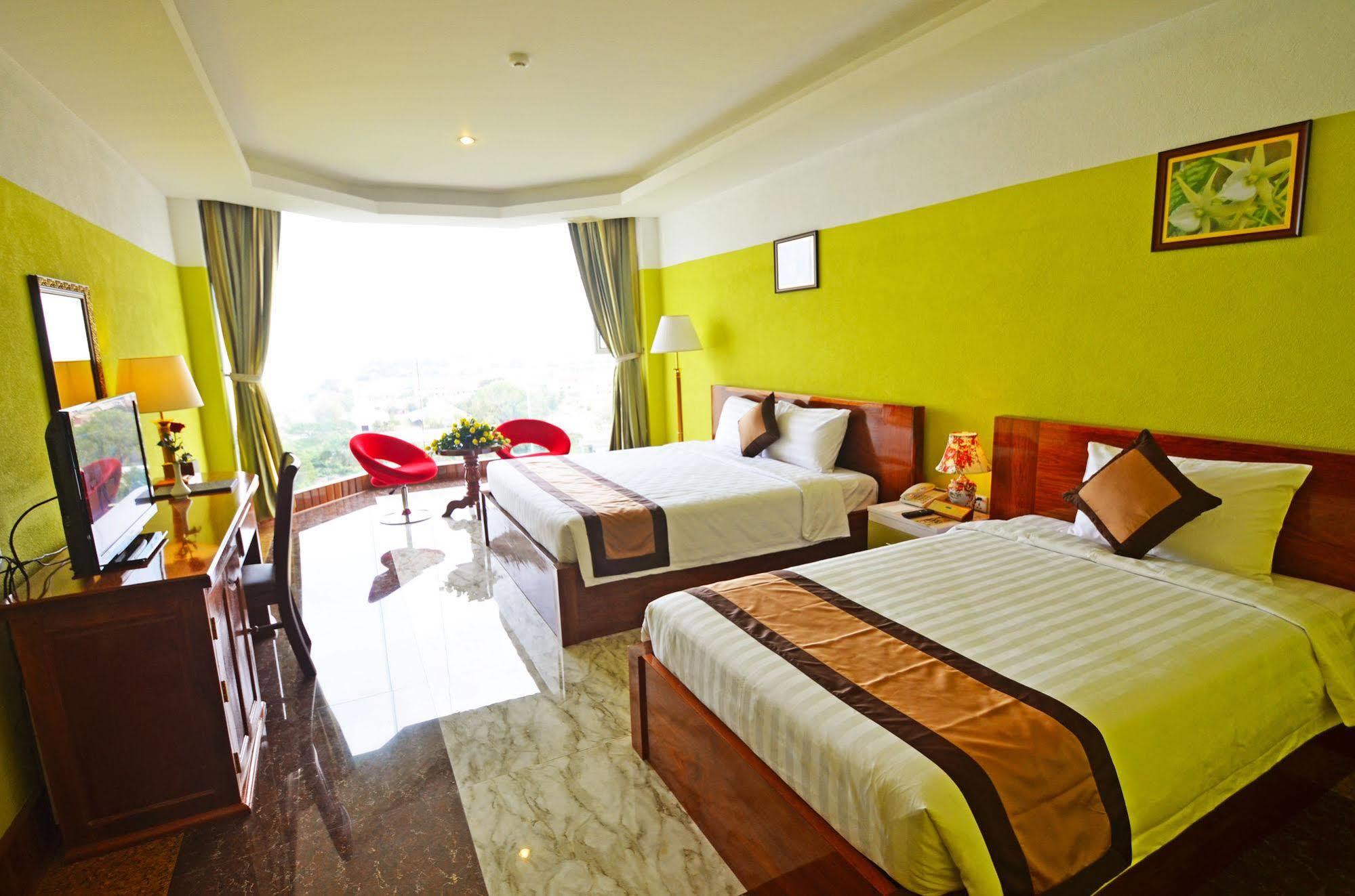 High Sky Hotel Phnom-Penh Buitenkant foto