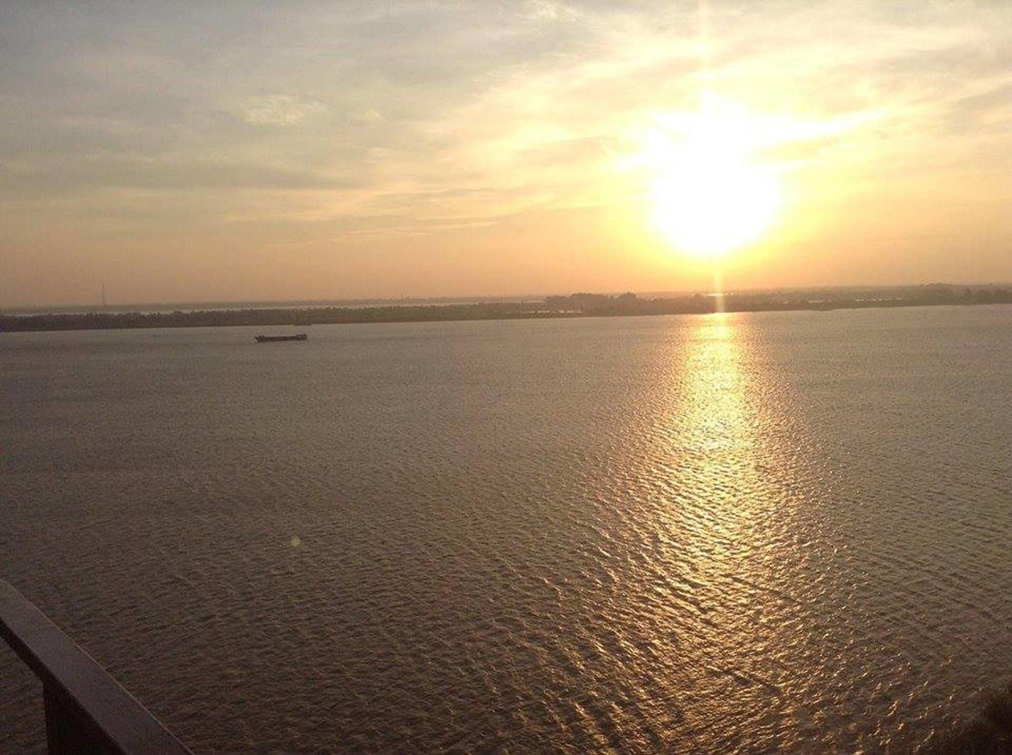 High Sky Hotel Phnom-Penh Buitenkant foto