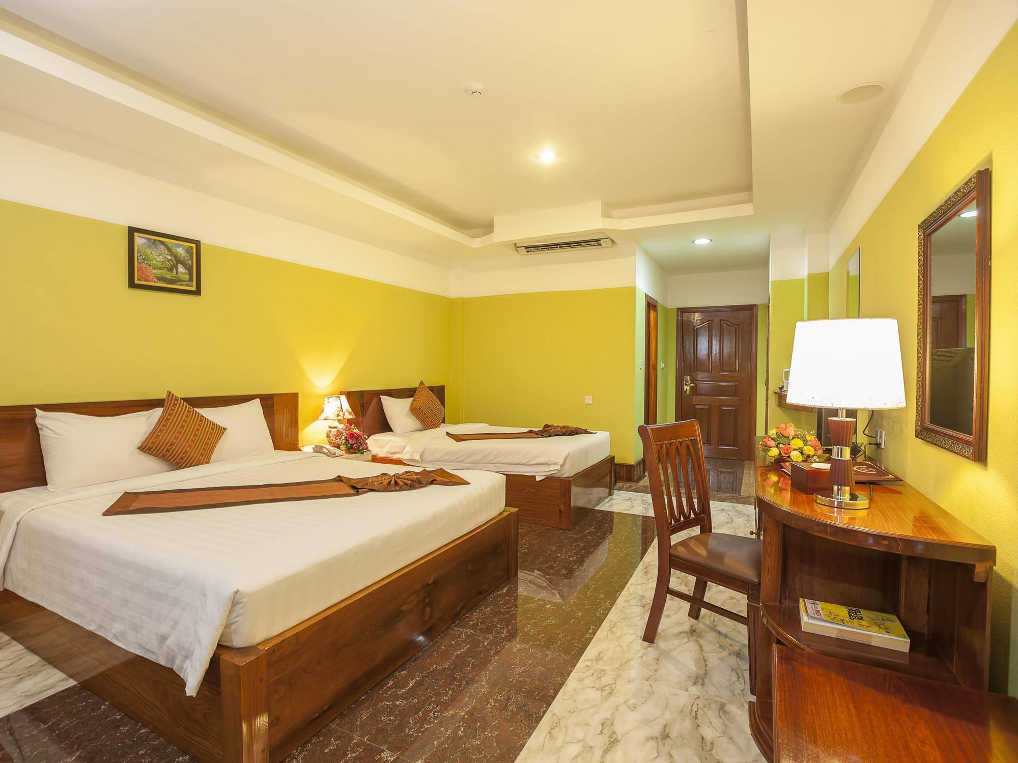 High Sky Hotel Phnom-Penh Buitenkant foto