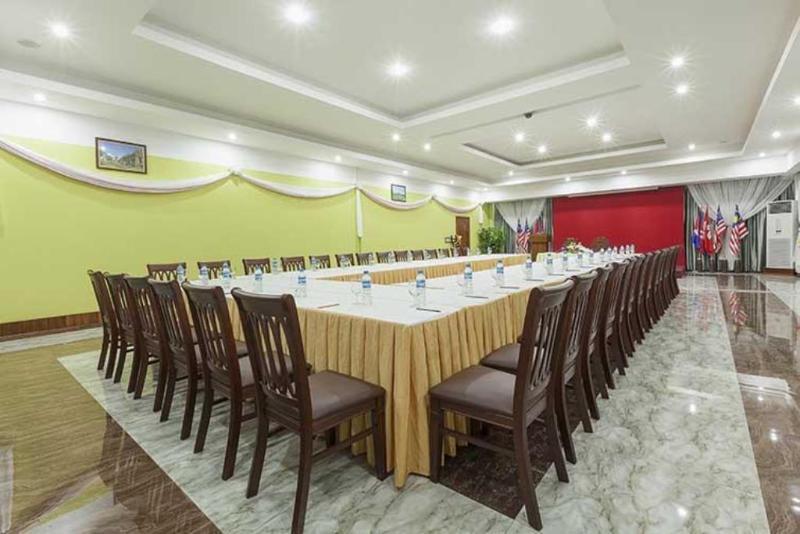 High Sky Hotel Phnom-Penh Buitenkant foto