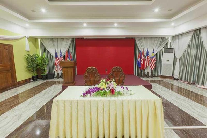 High Sky Hotel Phnom-Penh Buitenkant foto