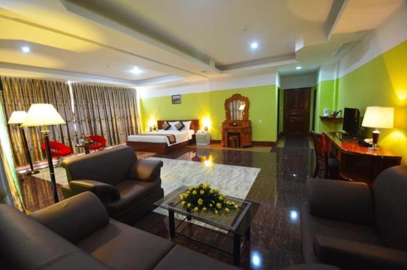 High Sky Hotel Phnom-Penh Buitenkant foto