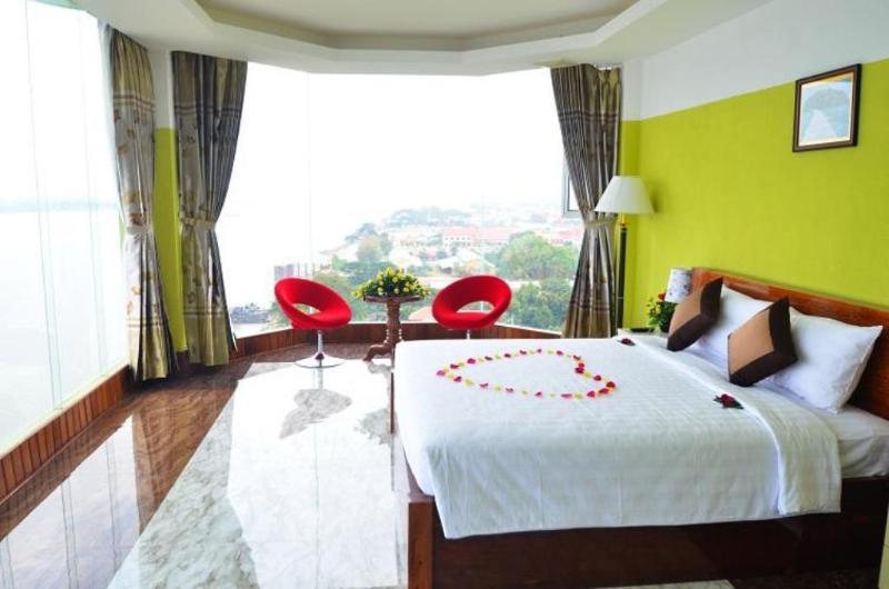 High Sky Hotel Phnom-Penh Buitenkant foto