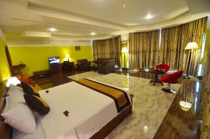High Sky Hotel Phnom-Penh Buitenkant foto