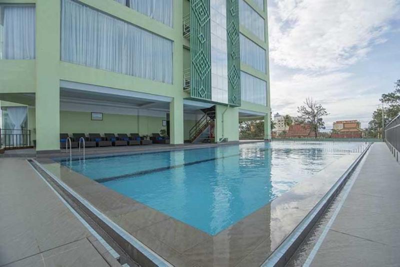 High Sky Hotel Phnom-Penh Buitenkant foto
